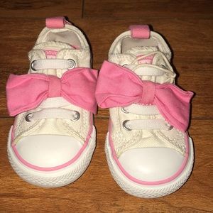BNWOT Toddler converse size 5T